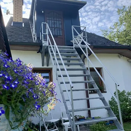 Lejlighed U Pamatneho Stromu V Podkrovi